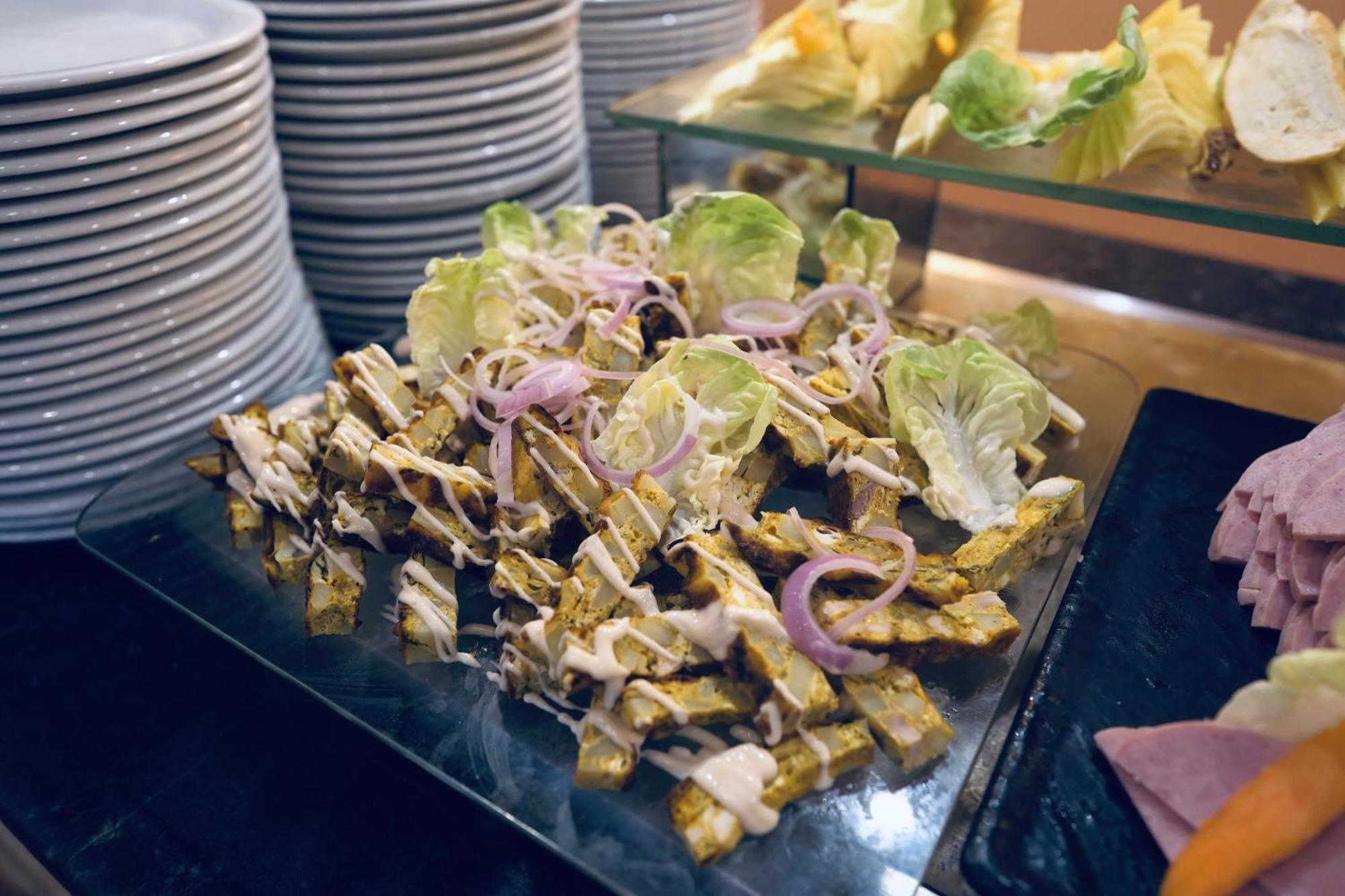 Alhambra Thalasso Hammamet Eksteriør billede A salad of grilled tofu